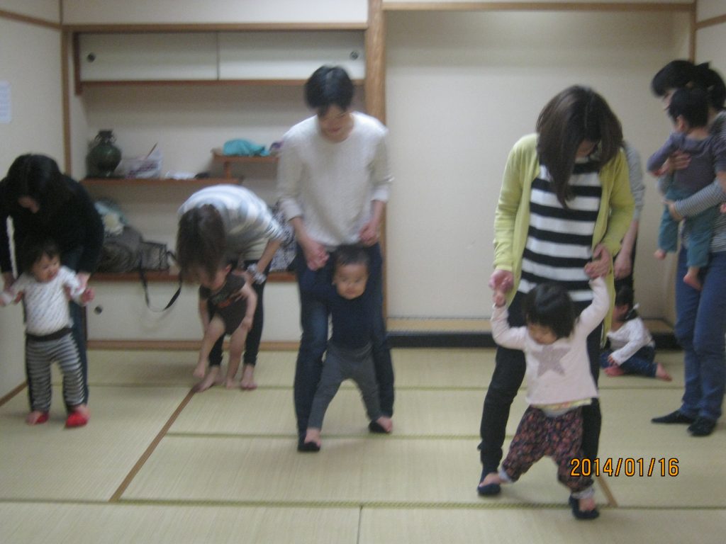 2016年6月よちよち歩きから3歳までの「親子体操」